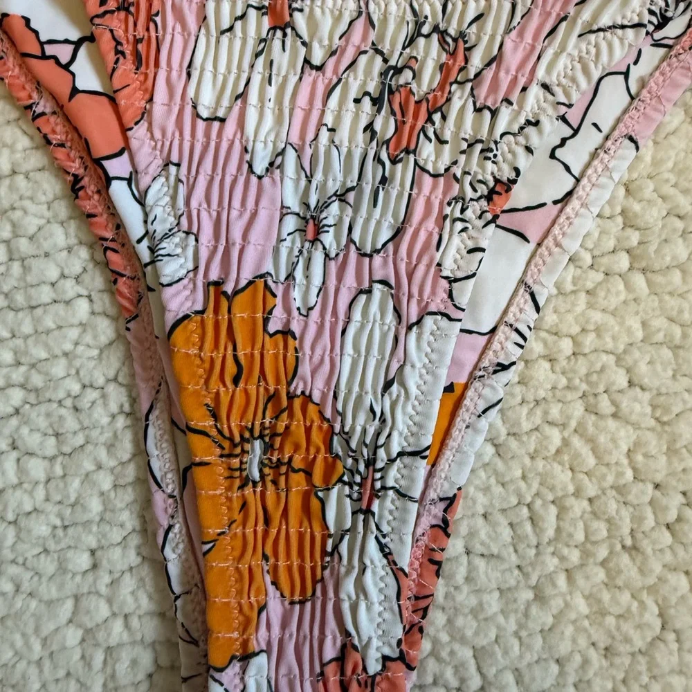 Beach Bunny Floral Bikini Set M - Picture 3 of 5